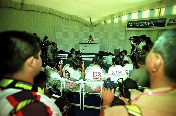 1997 JAPANESE GP. Ukyo Katayama announces his retirement from F1. Photo: LAT