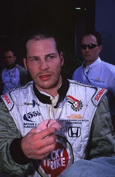 2000 Australian Grand Prix. 35mm Image. Melbourne, Australia, 10-12 / 3 / 2000 Jacques Villeneuve, B.A.R. Honda, 4th place. Portrait. World LAT Photographic Tel: +44 (0) 208 251 3000 Fax: +44 (0) 208 251 3001 E-mail: digital@latphoto.co.uk