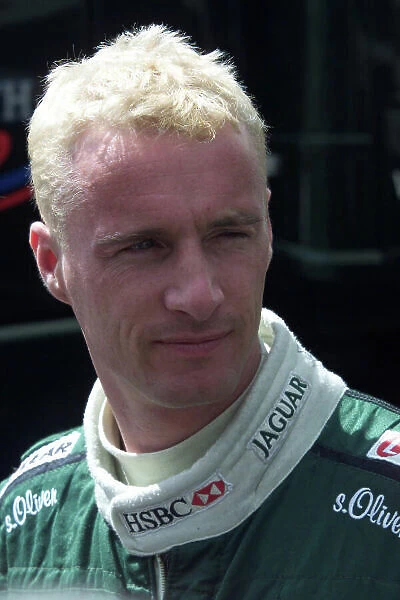 2000 German Grand Prix Hockenheim, Germany, 27th - 30th July 2000. Eddie Irvine, Jaguar Cosworth sporting a new haircut. Portrait. World Coates  /  LAT Photographic ref: 5mb digital qualifying