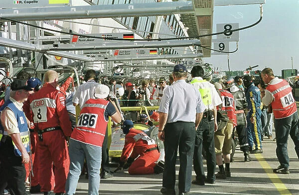 2000 Le Mans 24 Hours June, France. Audi Pitstop