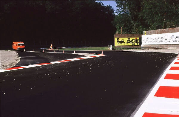 2000 MONZA CIRCUIT ALTERATIONS Variante del Rettifilio has been modified for the 2000 season Monza, Italy, 28 August 2000 World LAT Photographic
