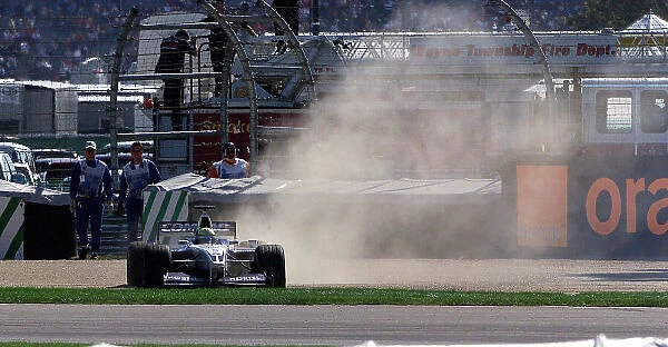 2001 American Grand Prix - Race Indianapolis, United States. 30th September 2001. Ralf Schumacher, BMW Williams FW23, spins out of the race. World Copyright: Steve Etherington / LAT Photographic ref: 9mb Digital Image