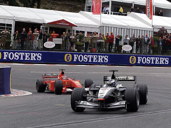 2001 Belgian Grand Prix - Race Spa Francorchamps, Belgium. 2nd Spetember 2001. Mika Hakkinen, West McLaren Mercedes MP4 / 16, leads Rubens Barrichello, Ferrari F2001
