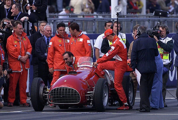 2001 British Grand Prix - Race. Silverstone, England. 15th July 2001. Michael Schumacher, gives the other drivers a chance as he prepares to start the race in Ferrari's latest race car. World Copyright: Steve Etherington / LAT Photographic ref