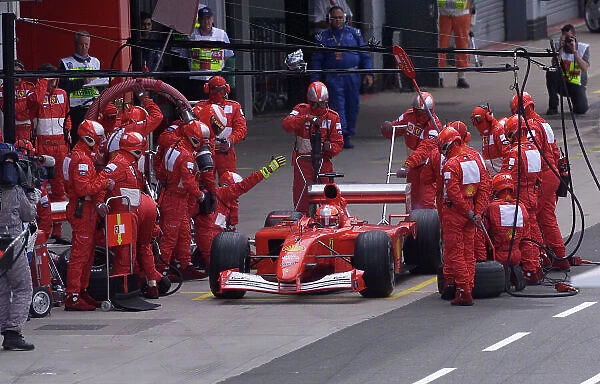 2001 British Grand Prix - race Silverstone, England. 15th July 2001. Michael Schumacher, Ferrari F2001, pitstop. World Copyright: Steve Etherington / LAT Photographic ref: 16mb Digital Image