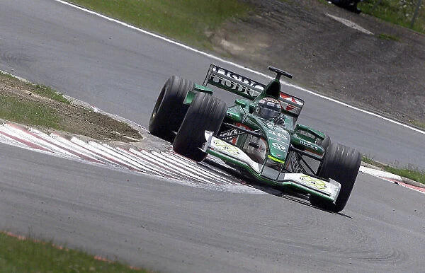2001 European Grand Prix - Practice Nurburgring, Germany. 22nd June 2001. Eddie Irvine, Jaguar R2 - action. World Copyright: Steve Etherington / LAT Photographic ref: 14mb Digital Image Only