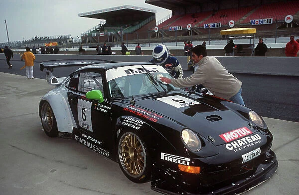 2001 French GT Championship Le Mans, France. 25th March 2001. The 8th position Porsche 911 GT2 of Chateau and Kaufmann. Pitstop. World Copyright: DPPI  /  LAT Photographic ref: 13mb Digital Image