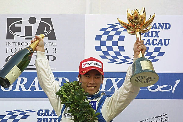 2001 Macau Grand Prix. Takuma Sato, Carlin motorsport, 1st. Circuit de Guia, Macau. 18th November 2001. World Copyright: Spinney / LAT Photographic. Ref.:8.5mb Digital Image