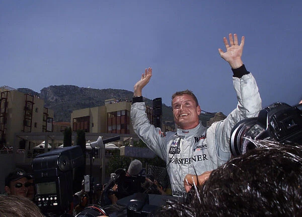 2001 Monaco Grand Prix - Qualifying. Monte Carlo, Monaco. 28th May 2001. David Coulthard, West McLaren Mercedes MP4  /  16, celebrates his pole position. World Copyright: Steve Etherington  /  LAT Photographic ref: 8 mb Digital Image