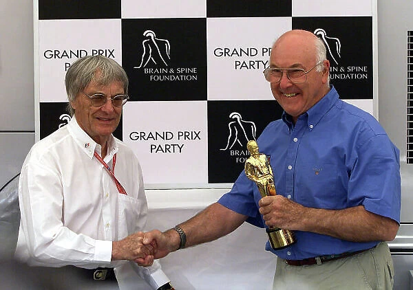 2001 Spanish Grand Prix - Qualifying. Barcelona, Spain. 28th April 2001. Murray Walker is presented with his 'Bernie Award' by the man himself, Bernie Ecclestone, on behalf of the Grand Prix Party and Prof