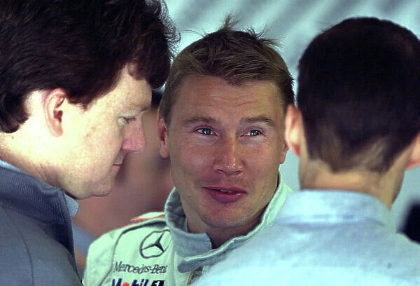 2001 Spanish Grand Prix - Qualifying. Barcelona, Spain. 28th April 2001. Mika Hakkinen, West McLaren Mercedes MP4 / 16, - portrait. World Copyright: Steve Etherington / LAT Photographic ref: 18 mb Digital Image