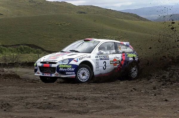 2001 World Rally Championship. Argentina May 3rd-6th, 2001 Carlos Sainz kicks up the dirt on stage seven. Photo: Ralph Hardwick / LAT