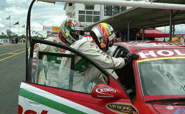 2002 Australian V8 Supercar Championship R9 QLD 500 Queensland, Australia.15th September 2002 Holden drives Russell Ingall(right) and Steven Richards driver change