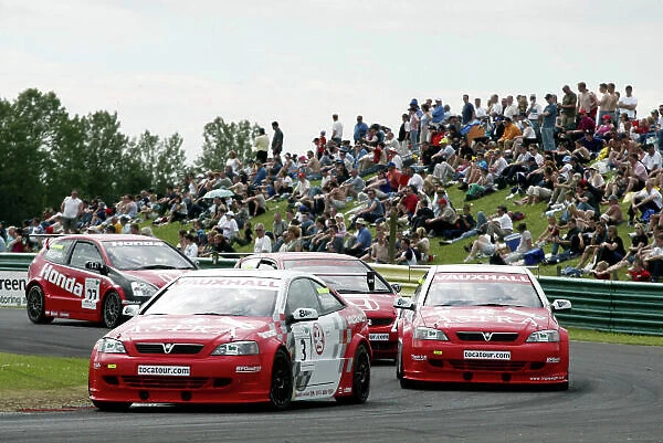 2002 British Touring Car Championship Croft, England. 12th-13th July 2002 James Thompson leads from Yvan Muller, Andy Priaulx and Alan Morrison. Photo: Paul Dowker / LAT Photographic World LAT PHOTOGRAPHIC 8.9MB Digital File Only