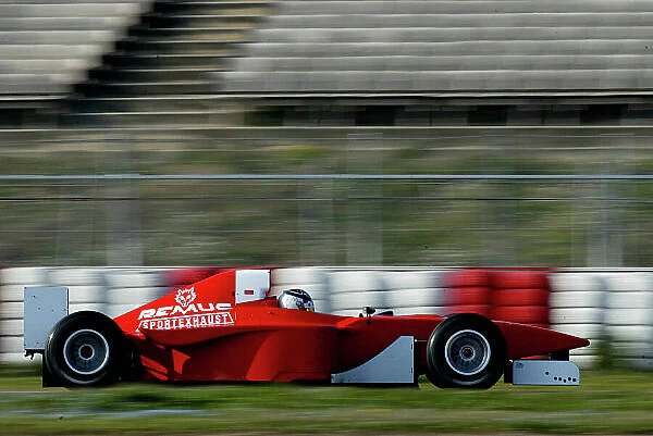 2002 Formula 3000 Testing. Nicolas Kiesa, PSM Racing Line. Circuit de Barcelona, Spain. 19-20th February 2002. World Copyright: Spinney / LAT Photographic. Ref.: 8.5mb Digital Image