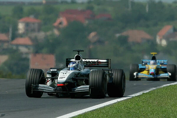 2002 Hungarian Grand Prix - Sunday Race Hungaroring, Budapest, Hungary. 18th August 2002 World Copyright - LAT Photographic ref: digital file
