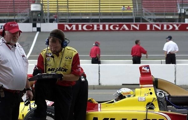 2002 IRL Michigan, 26 July, 2002 Laurent Redon in the pits during Practice Fri