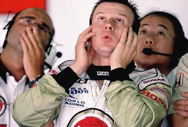 2002 Japanese Grand Prix Suzuka, Japan. 11th - 13th October 2002. Olivier Panis, BAR Honda 004, and Honda engineers watch their pit monitors as Allan McNish, Toyota TF102, crashes heavily in qulifying