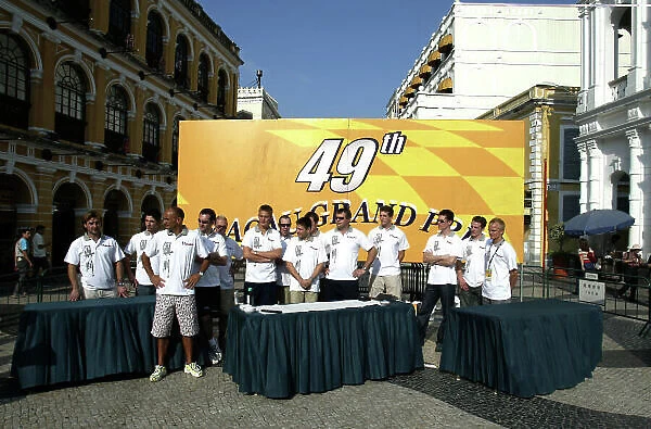 2002 Macau Grand Prix Drivers take part in Chinese writing competition. Circuit de Guia, Macau. 13th November 2002. World Copyright: Spinney / LAT Photographic. Ref. :11mb Digital Image Only