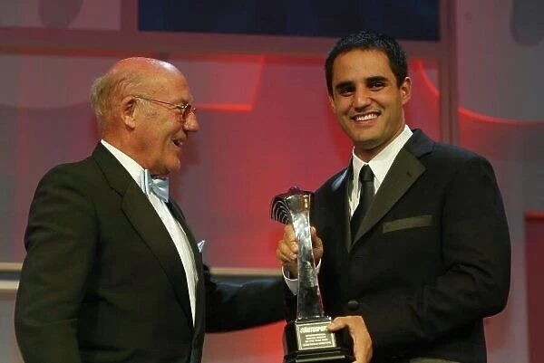 2003 AUTOSPORT AWARDS, The Grosvenor, London. 7th December 2003. Juan Pablo Montoya accepts the Trophy for International driver from Stirling Moss. Photo: Peter Spinney / LAT Photographic Ref: Digital Image only
