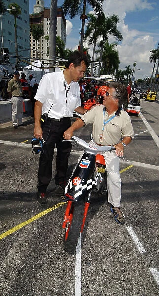 2003 Champ Car Series 26-28 Sept. @003 Grand Prix of Americas Miami, Florida. Atlantics team owner, Carl Russo talks with Mario Andretti. 2003Dan R. Boyd USA LAT Photographic