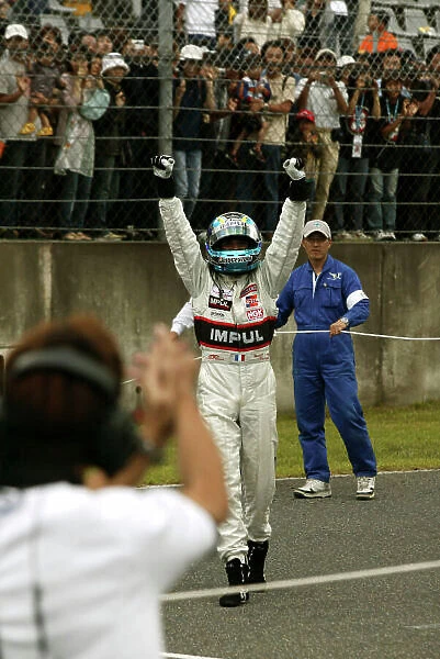 2003 Formula Nippon Championship Round 8, Mine, Japan. 21st September 2003. Race winner Benoit Treluyer, celebrates. World Copyright: Yasushi Ishihara / LAT Photographic ref: Digital Image Only