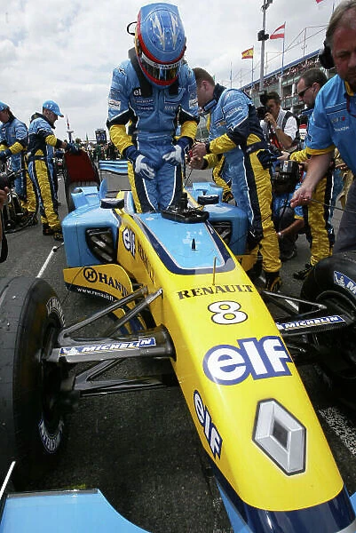 2003 French Grand Prix - Sunday race, Magny-Cours, France. 6th July 2003. Fernando Alonso, Renault R23, on the grid. World Copyright LAT Photographic. Digital Image Only