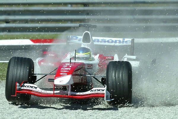 2003 Italian Grand Prix - Sunday Race, Monza, Italy. 14th September 2003. Cristiano da Matta, Toyota TF103, has a problem with his back tyre. World Copyright LAT Photographic. Digital Image Only