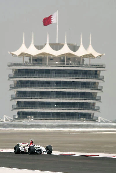 2004 Bahrain Grand Prix - Saturday Qualifying, Sakhir, Bahrain. 3rd April 2004 Takuma Sato, BAR Honda 006, action. World copyright LAT Photographic. Digital image only