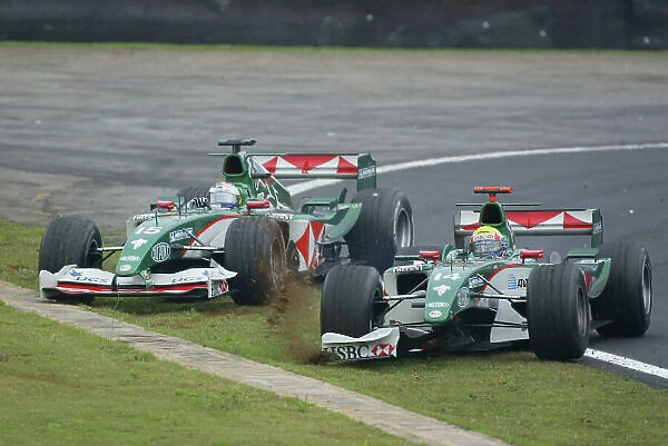 2004 Brazilian Grand Prix-Sunday Race, Sao Paulo, Brazil. 24th October 2004. Race action. World Copyright LAT Photographic / Martyn Elford. Digital Image only (a high res version is available on request)
