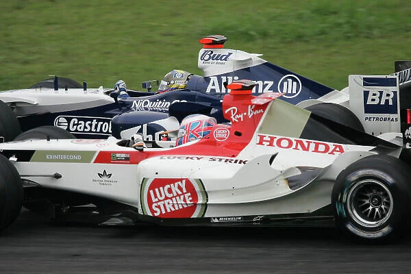 2004 Brazilian Grand Prix-Sunday Race, Sao Paulo, Brazil. 24th October 2004. Race action. World Copyright LAT Photographic / Steven Tee. Digital Image only (a high res version is available on request)