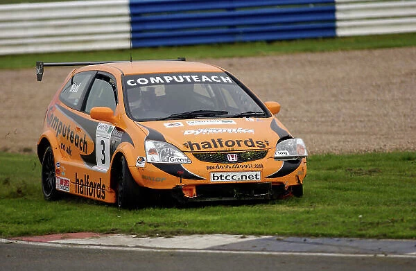 2004 British Touring Car Championship Silverstone, England. 9th May 2004. Matt Neal (Team Dynamics Honda Civic Type-R) spins. World Copyright: Jeff Bloxham / LAT Photographic ref: Digital Image Only