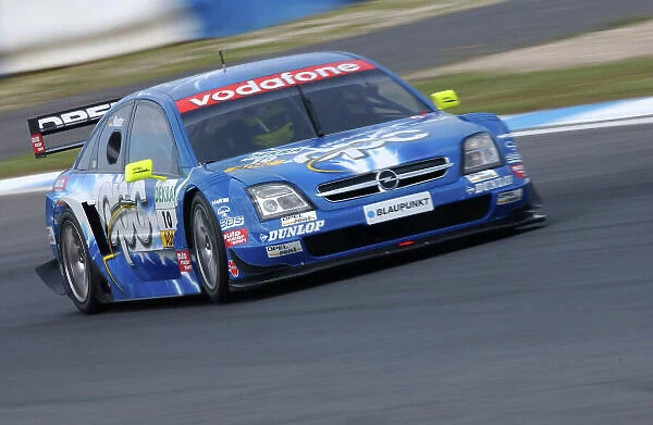 2004 DTM Championship Estoril, Portugal. 1st - 2nd May 2004. Manuel Reuter (OPC Holzer Opel Vectra GTS), action. World Copyright: Andre Irlmeir / LAT Photographic ref: Digital Image Only