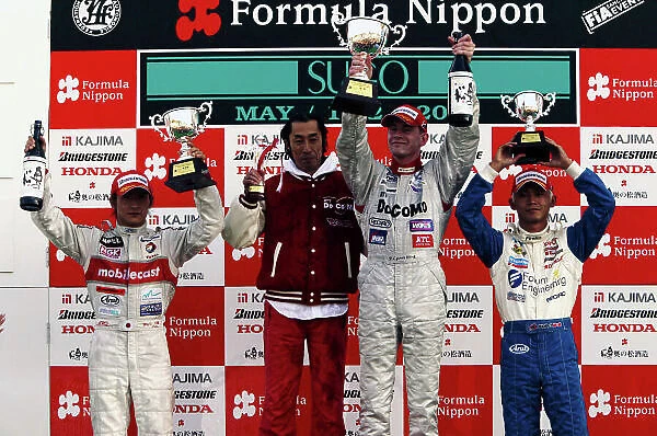 2004 Formula Nippon Championship Sugo, Japan. 2nd May 2004. Race podium - Richard Lyons (!st), Yuji Dde (2nd) and Juichi Wakisaka (3rd). World Copyright: Yasushi Ishihara / LAT Photographic ref: Digital Image Only
