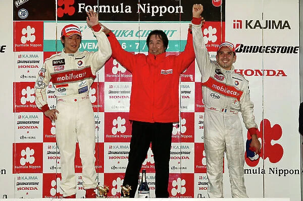2004 Formula Nippon Championship Suzuka, Japan. 7th November 2004. 2004 Team Champions Kazuyoshi Hoshino, team director of mobilecast IMPUL, with drivers Yuji Ide and Benoit Treluyer