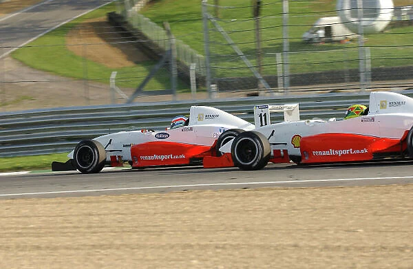 2004 Formula Renault UK, Brands Hatch, 25th April 2004. Toca Support. Conway battles with Hollings. Photo: Jeff Bloxham / LAT Photographic