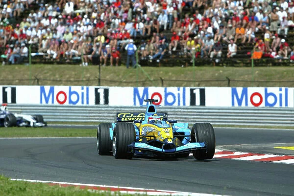 2004 Hungarian Grand Prix-Sunday Race, Hungaroring, Hungary. 15th August 2004. Fernando Alonso, Renault R24, action World Copyright LAT Photographic / Michael Cooper. Digital Image only (a high res version is available on request)