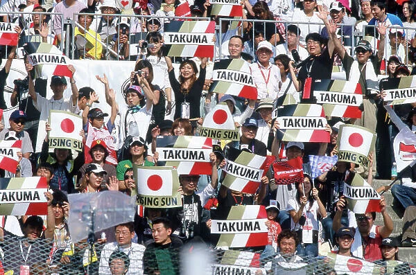 2004 Japanese Grand Prix. Suzuka , Japan 8th - 10th October 2004 The Japanese fans show their support for Takuma Sato, BAR Honda 006. World Copyright:Lorenzo Bellanca / LAT Photographic ref: 35mm Image: A06