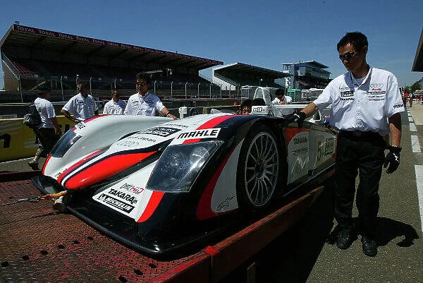 2004 Le Mans 24 Hours Le Mans, France. 8th June 2004 The Audi R8 of Seiji Ara, Rinaldo Capello and Tom Kristensen, arrives at the circuit. World Copyright: John Brooks / LAT Photographic ref: Digital Image Only