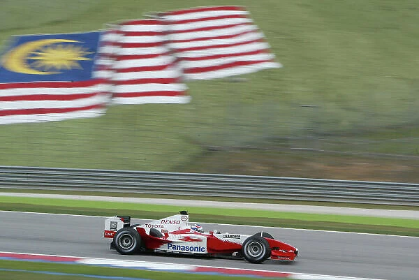 2004 Malaysian Grand Prix-Friday practice, Sepang, Malaysia. 19th March 2004 Ricardo Zonta, Toyota, action. World copyright LAT Photographic. Digital image only