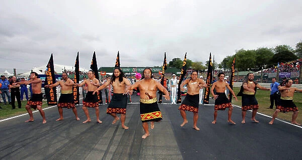 2005 Australian V8 Supercar Championship Pukekohe, New Zealand. The Haka is performed on the grid before the race. World Copyright: Mark Horsburgh / LAT Photographic ref: Digital Image Only