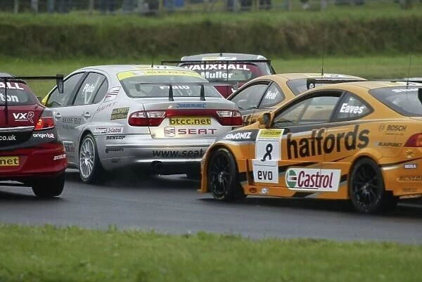 2005 Dunlop MSA British Touring Car Championship Mondello, Ireland. 23rd - 24th July. Yvan Muller, (VX RAcing Vauxhall Astra Sport Hatch) leads the field in the early stages of the race