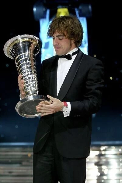 2005 FIA Awards Monaco, 9th December. Fernando Alonso with his trophy. Portrait. World Copyright: Malcolm Griffiths / LAT Photographic ref: Digital Image Only