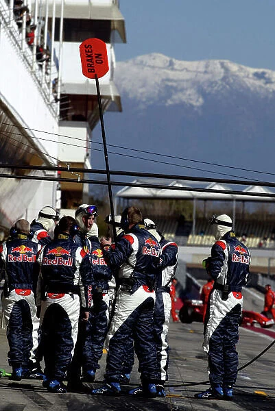 2005 Formula One Testing Barcelona, Spain. 16th February 2005. The Red Bull Racing team prepare for pitstop practice. World Copyright: Malcolm Griffiths / LAT Photographic ref: Digital Image Only