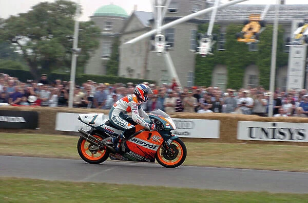 2005 Goodwood Festival of Speed Goodwood Estate, West Sussex. 24th - 26th June. Mick Doohan is reunited with the Honda NSR500, Action. World Copyright: Jeff Bloxham / LAT Photographic ref: Digital Image Only