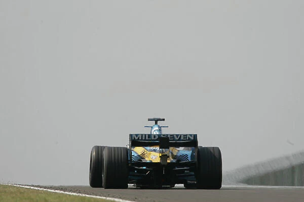 2005 Hungarian Grand Prix - Sunday Race, Hungaroring, Hungary. 31st July 2005 Giancarlo Fisichella, Renault R25, Action. World Copyright: Charles Coates / LAT Photographic ref:Digital Image Only (a high res version is available on request)