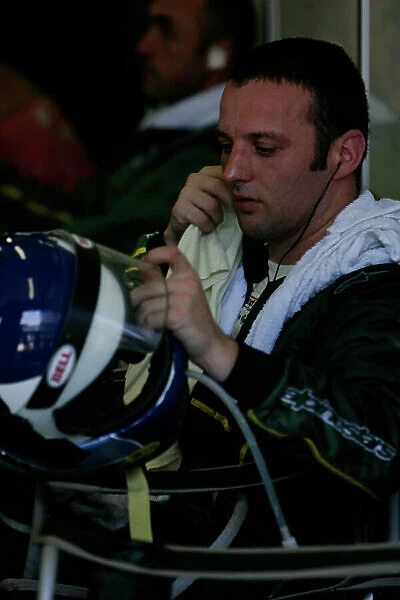 2005 Le Mans 24 Hours Le Mans, France. 17th - 18th June Darren Turner (GB) (no 59 Aston Martin DBR9, Aston Martin Racing / Prodrive) keeps cool. Portrait. World Copyright: Peter Spinney / LAT Photographic Ref: Digital image only