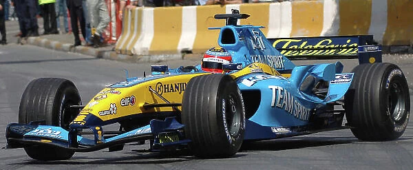 2005 Renault F1 Team Istanbul Demonstration Istanbul, Turkey. 15th May 2005 Fernando Alonso demonstartes the Renault R25 to the gathered crowds. Photo: RenaultF1 ref: Digital Image Only