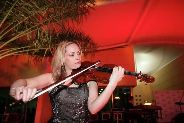 2006 Bahrain Grand Prix - Thursday Preview Bahrain International Circuit, Sakhir, Bahrain 9th - 12th March. A violinist at the party. World Copyright: Charles Coates / LAT Photographic ref: Digital Image ZK5Y5933