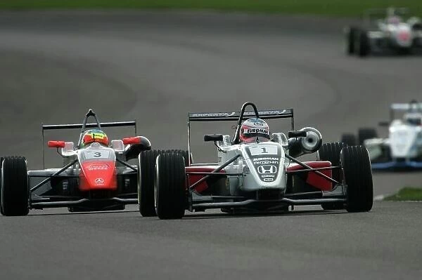 2006 British Formula Three Championship. Thruxton, England. Sunday 1st October. Race 2 Christian Bakkerud, (Carlin Motorsport) leads Yelmer Buurman, (Fortec Motorsport)